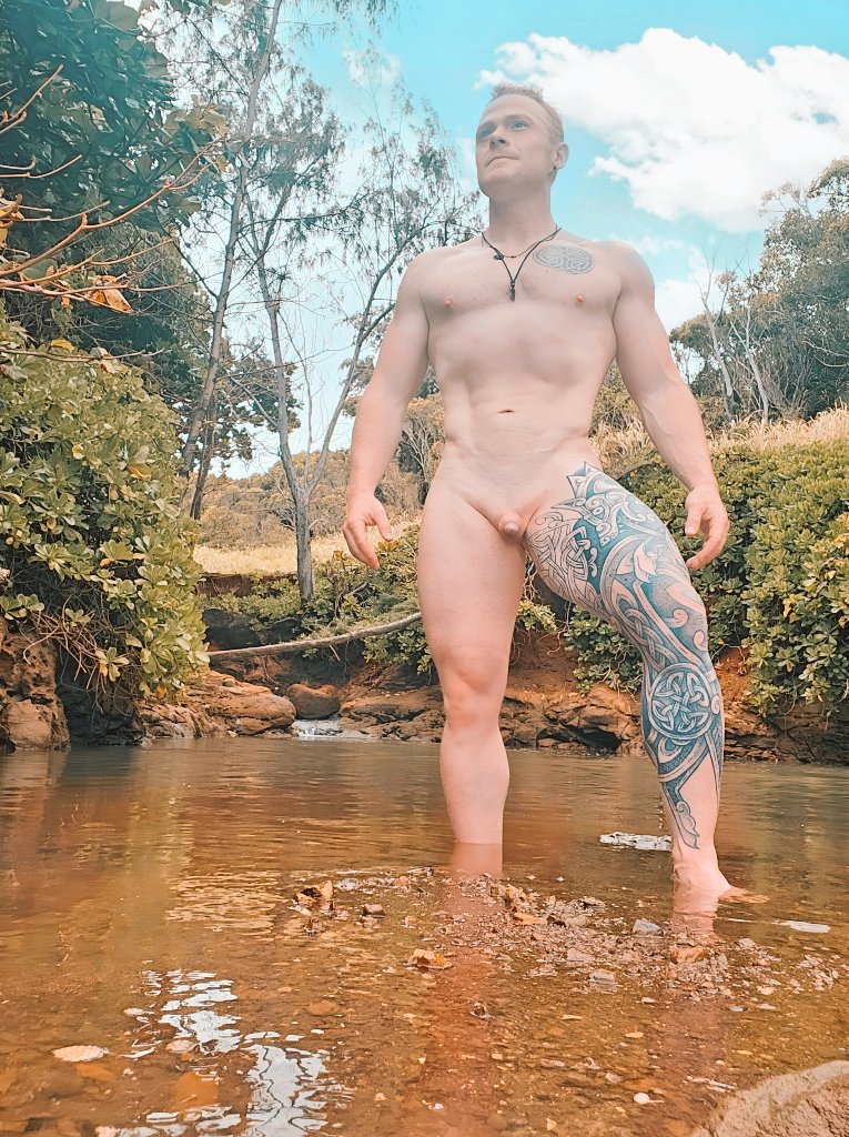 Ginger_inNature's tweet photo. Found a hidden lagoon on Kauai- of course had to swim and take pictures.
•
•
•
•
•
#gingerinthewild, #smallpenispride, #tattoo, #muscle, #tinypenis, #naked, #skinnydipping https://t.co/GS6MK7xd0U