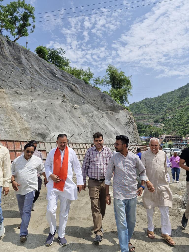ChandiPrasadBJP's tweet photo. "12 वर्ष विश्वास के, विकास के एवं जनकल्याण के" अभियान के अंतर्गत सतपुली में ₹56 करोड़ की झील, ₹199 करोड़ की गुमखाल–सतपुली राष्ट्रीय राजमार्ग परियोजना एवं पर्यटक भवन का जनप्रतिनिधियों एवं अधिकारियों के साथ स्थलीय निरीक्षण किया। https://t.co/8I9hnfeFIk