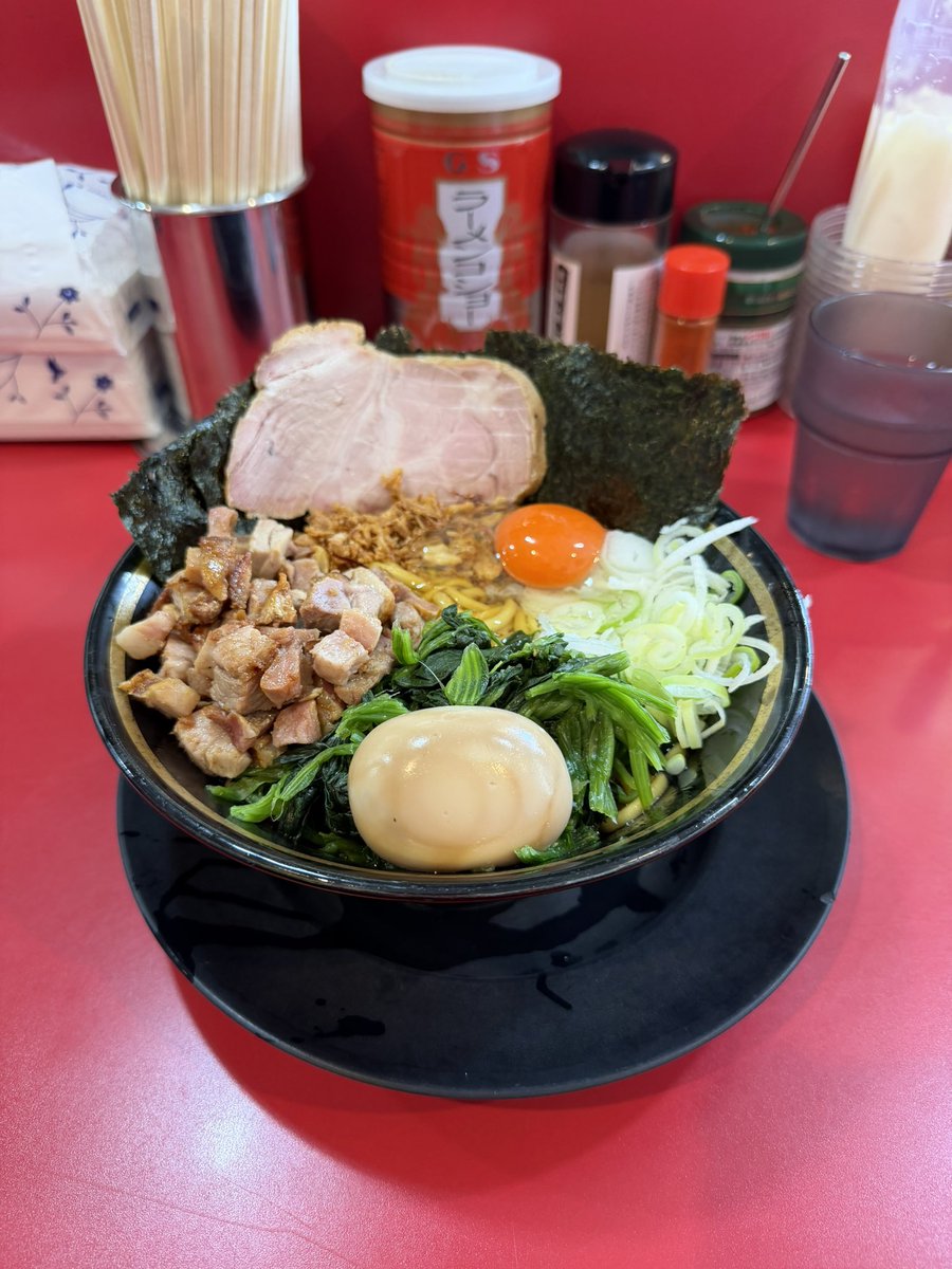 AKAIHITO0629's tweet photo. 2026年55ラー🍜
とらきち家光さん🐯

今週のとらきち家光
迷ったあげく限定油そば🍜
2週間前に食べたけど結局油そば🍜
今週は火曜日冷やし中華で木曜日油そばなので、ノーラーメンウィークとなりました。
でも油そば美味しいからアリです🐜
学生さんっぽいお客さん多かった👍
油そば食べてない人食べた方がいいですよ。
ごちそうさまでした😋
赤い人バスターズでした。

#家系ラーメン
#とらきち家光