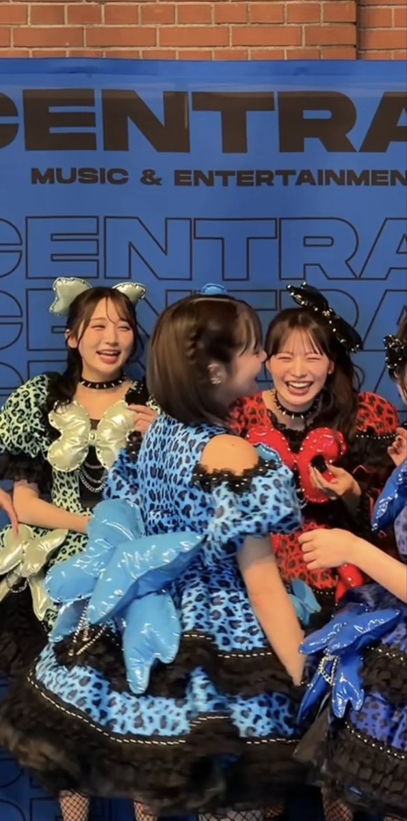 zuki_candy's tweet photo. ことみ大暴れwww
みんなの反応も芸人ばりやwww
#立花琴未 #きゃんちゅー https://t.co/bUBBdJzpRZ