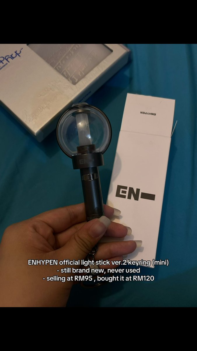 jjayzluv's tweet photo. wts enhypen pcs, postcard &amp; mini lightstick 🇲🇾  
wm - 9 | em - 17
#pasarENHYPENmy #pasarENHYPEN #pasarkpopmy #kpopmalaysia https://t.co/Fz3Qrr4NAL