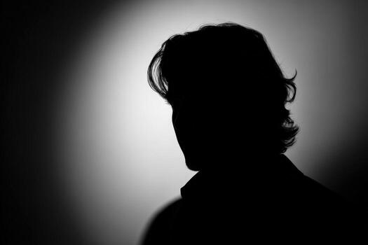 tupaki_official's tweet photo. పురుష లక్షణాలపై ప్రభావం చూపే ‘కెన్నెడీ డిసీజ్’.. ఏపీలో అరుదైన కేసు!

ఏపీ గుంటూరు జిల్లాకు చెందిన 36 ఏళ్ల వ్యక్తికి అరుదైన ‘కెన్నెడీ డిసీజ్’ ఉన్నట్లు వైద్యులు నిర్ధారించారు. కాళ్లు, చేతుల కండరాలు బలహీనపడటంతో ఆస్పత్రికి వచ్చిన ఆయనకు పరీక్షలు నిర్వహించగా ఈ వ్యాధి ఉన్నట్లు తేలింది.

వైద్యుల ప్రకారం, ఈ వ్యాధి ప్రభావంతో పురుష హార్మోన్ల లక్షణాలు తగ్గి, కొన్ని స్త్రీ లక్షణాలు కనిపించే అవకాశం ఉంటుంది. 1962లో డాక్టర్ కెన్నెడీ ఈ వ్యాధిని గుర్తించారు.

#KennedyDisease #RareDisease #Guntur #HealthNews #AndhraPradesh #Healthcare #TeluguNews #Tupaki

Follow 👉 @tupaki_official