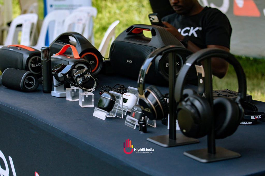 kukirizajoshua5's tweet photo. Not all smart devices are created equal.
@blacklyfug combines style, performance, and affordability in one seamless experience. ๐ฅ
#BLACKLYF. Grab yours today from https://t.co/lzMznYRsmL https://t.co/XQTbTR3jMl