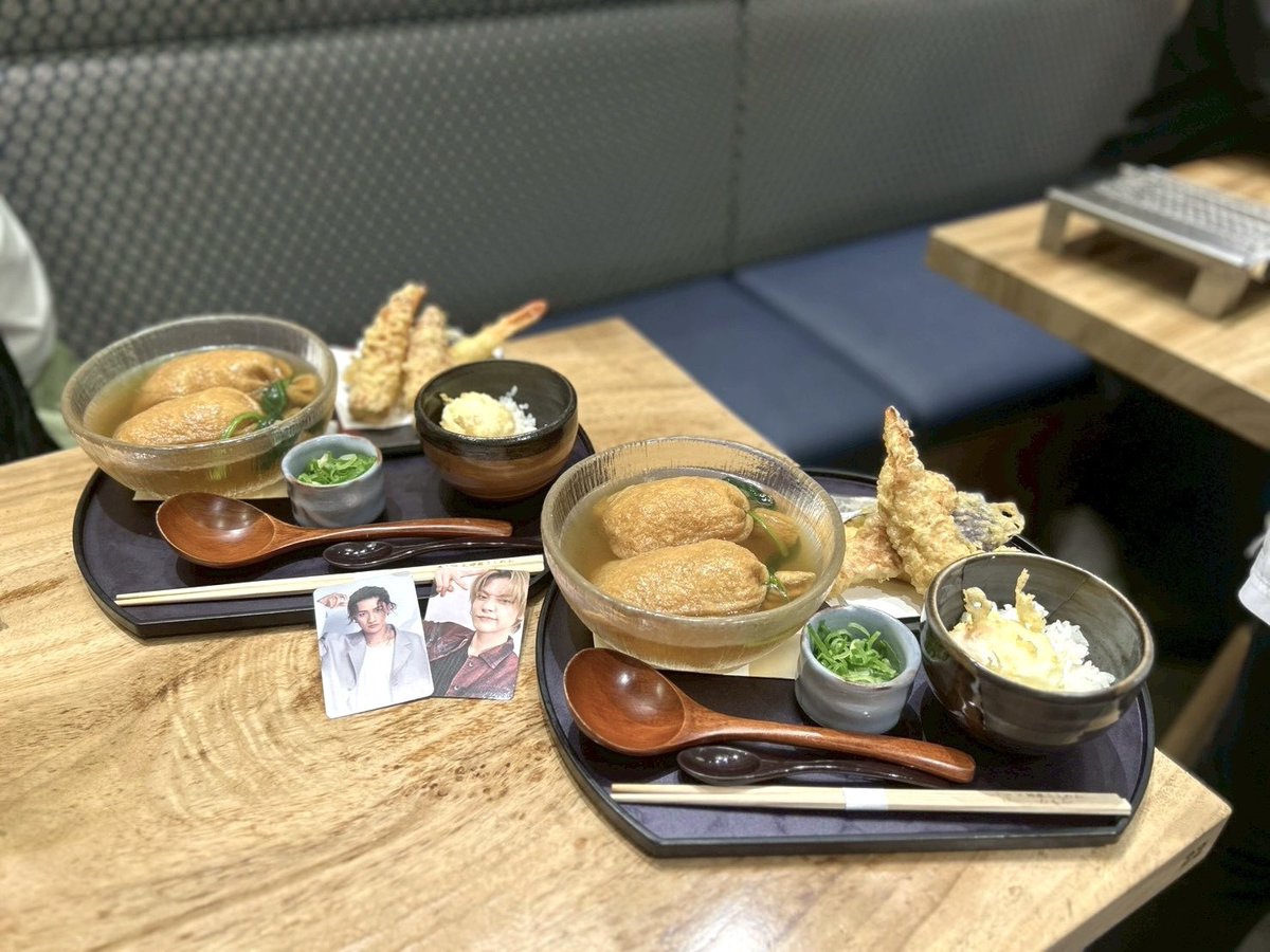 pikaruna8's tweet photo. 📍名古屋
天婦羅きしめんたもん 中日ビル店🦊🥢✨
油揚げの中にきしめん入ってるのおもしろかった❣️たまご飯+天ぷらも付いてて満足感やばぃ(-꒪⁠⩊꒪-)♡ https://t.co/HomhoMqmzQ