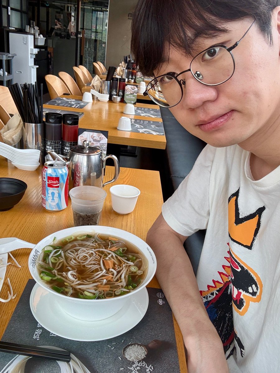ran_do0722's tweet photo. 혼밥🍚

#도란 #doran #POP🫧 https://t.co/T8dqbn0S9G