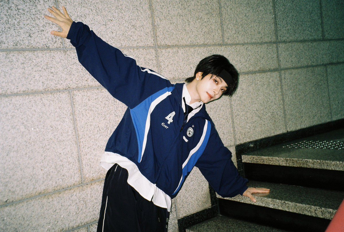 xinlongtime's tweet photo. 귀여운가멋진가이상한가 알수없는 체대선배 느낌인데 운동은 못하는 번개맨. https://t.co/pJ3RkPhfmy