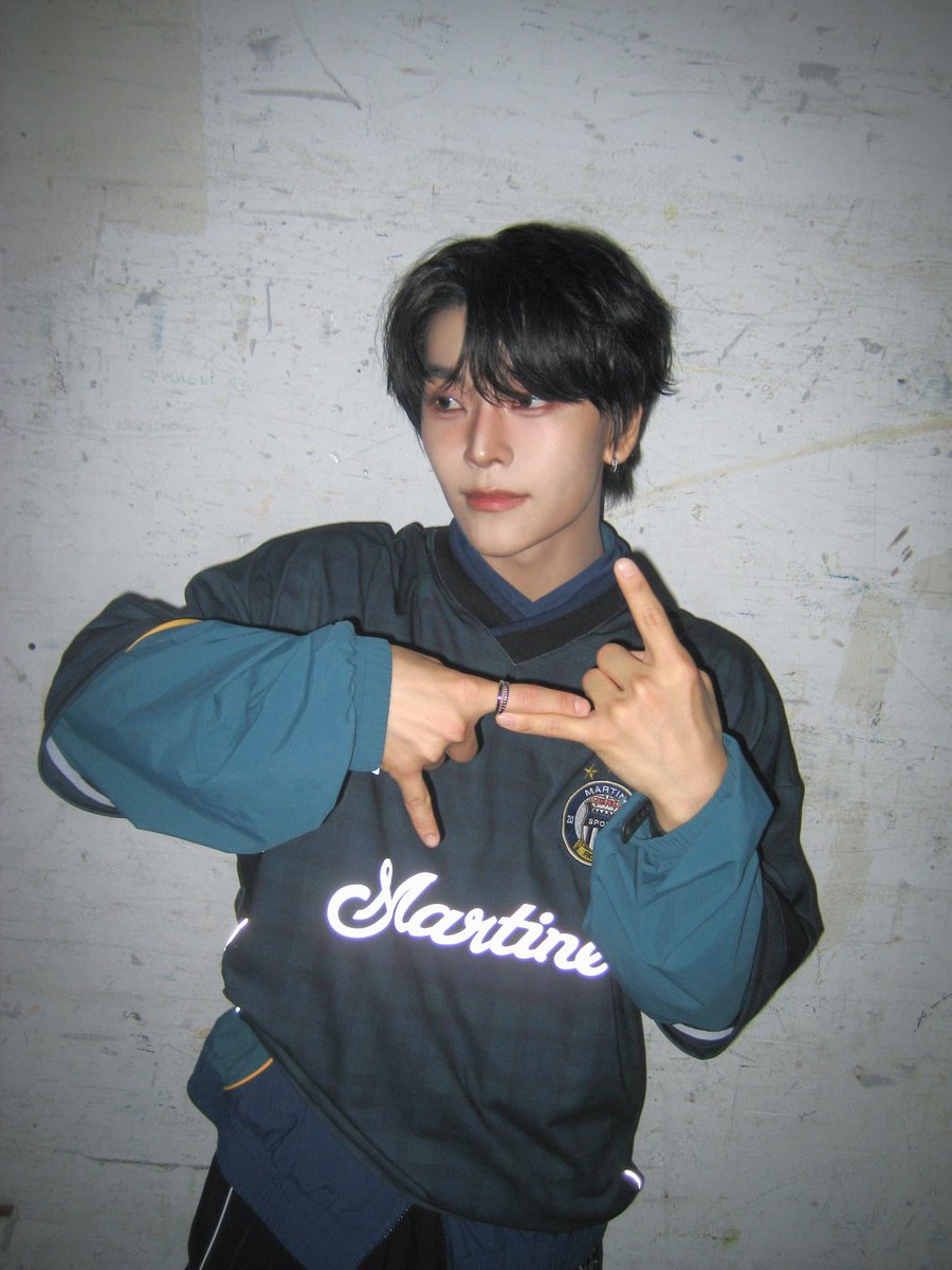 xinlongtime's tweet photo. 귀여운가멋진가이상한가 알수없는 체대선배 느낌인데 운동은 못하는 번개맨. https://t.co/pJ3RkPhfmy