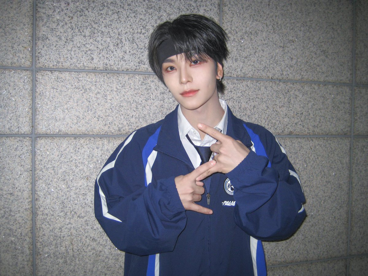 xinlongtime's tweet photo. 귀여운가멋진가이상한가 알수없는 체대선배 느낌인데 운동은 못하는 번개맨. https://t.co/pJ3RkPhfmy
