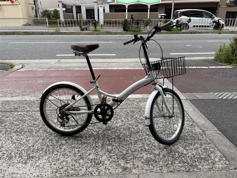 ?【西中島店】特選・中古車情報? 白のお洒落な20インチの折りたたみ 