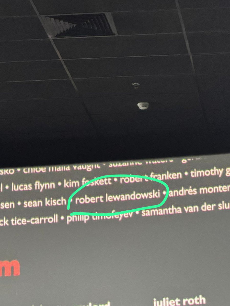 FernandoGuill3n's tweet photo. Que hace Lewandowski en los créditos de Toy Story 5? https://t.co/HckDE522DB