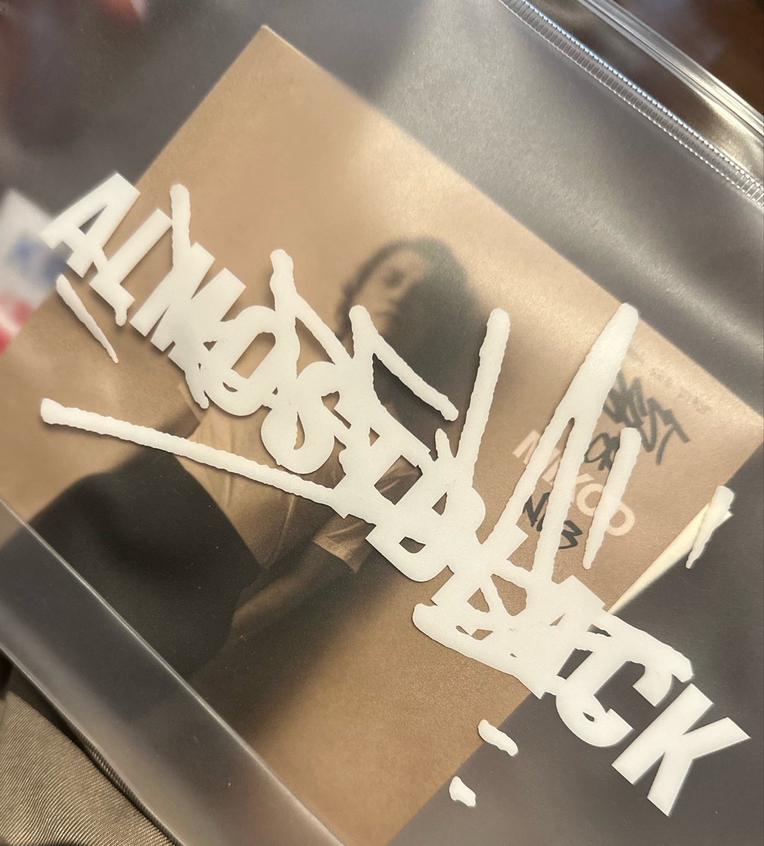 kre__pota's tweet photo. 濡れないようにジップロックに
入れてきました✌️
#almostblack
#KREVA https://t.co/cyTWSBNlJH