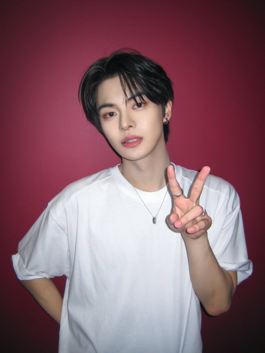 cookieiscrunchy's tweet photo. 이거보는데 에어컨바람 느껴짐 쿨뷰티 https://t.co/LydlfJPM4X