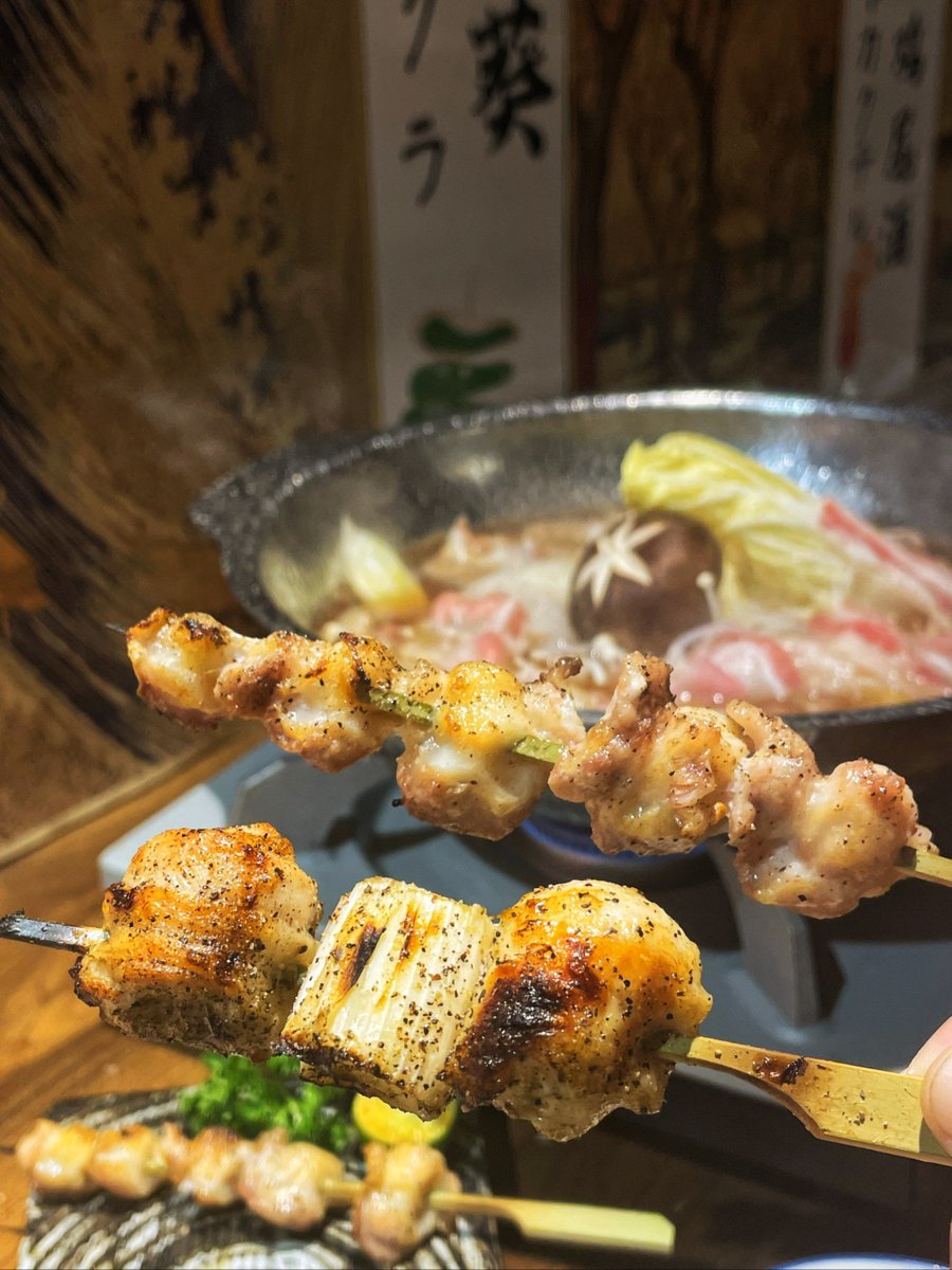 kysok_m9sa's tweet photo. Craving warm, crispy fried chicken skewers from the street corner stall at dusk—perfect post-work comfort! https://t.co/csERzYETIk