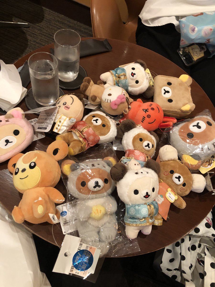 zouzzxcn's tweet photo. 여자 가방 털어봣자 인형밖에 안 나오죠 https://t.co/seh4P4RqDT
