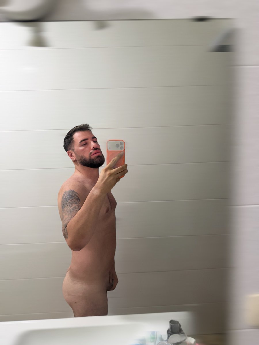 Alepepe96's tweet photo. Andiamo a farci la doccia💦🚿👅
#gay #gayitaly #sex #كاس_العالم_٢٠٢٦ #italy #gaycomunity #naples #shower #gaypubblic https://t.co/tZ4eDDXUux