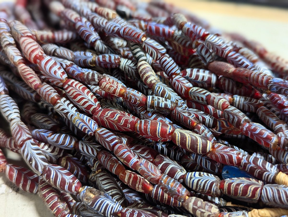 マライカ〈刺繍・ビーズ〉チェア 世界の雑貨店『マライカ』の外あそび