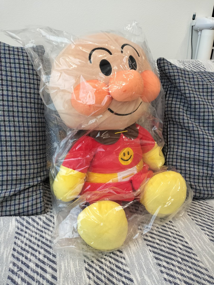 inedakebi's tweet photo. 荷物と子供抱えてアンパンマン列車乗り継ぎまくってスタンプラリーしたら抽選で当たった…スタンプ10個以上必要で毎月50名も選ばれるならまあ、当たるよね…
しかし夫と子の名前ではがき2枚応募して、子の方で当選していたのはJR四国さんの計らいな気もする〜 https://t.co/IeDRO3Wf9l