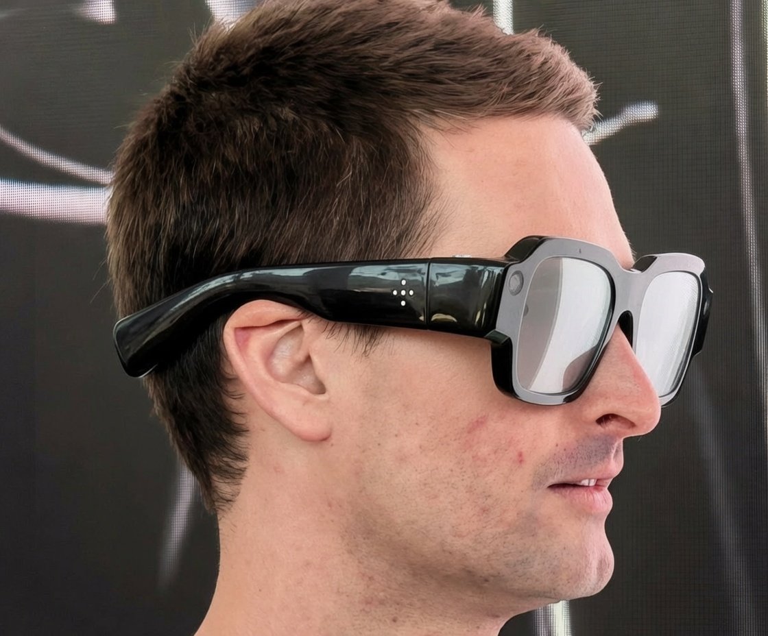 yanabana's tweet photo. Cutting-edge ear-buckling technology https://t.co/0snFclYc1u