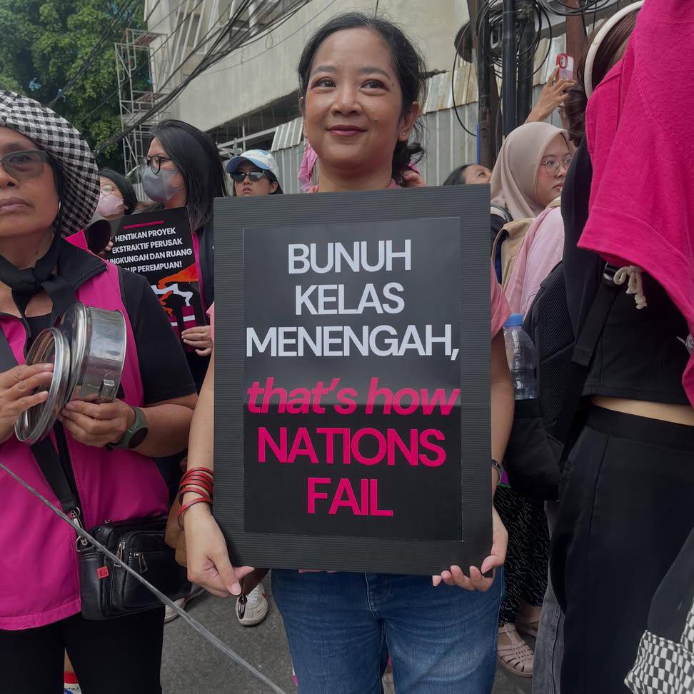 Swanketigaaa's tweet photo. Poster2 tuntutan Aliansi Perempuan Indonesia dalam aksi Tuntut Prabowo Turunkan Harga, ciptakan lapangan kerja, dan hentikan MBG di Jakarta pada Kamis, 18 Juni 2026. https://t.co/wM349dsT35