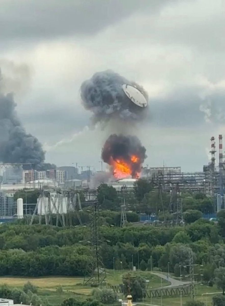 Logiti's tweet photo. В москві відбувся невдалий запуск тисячолітного сокола. Судака в шоці https://t.co/6oELOUopqX