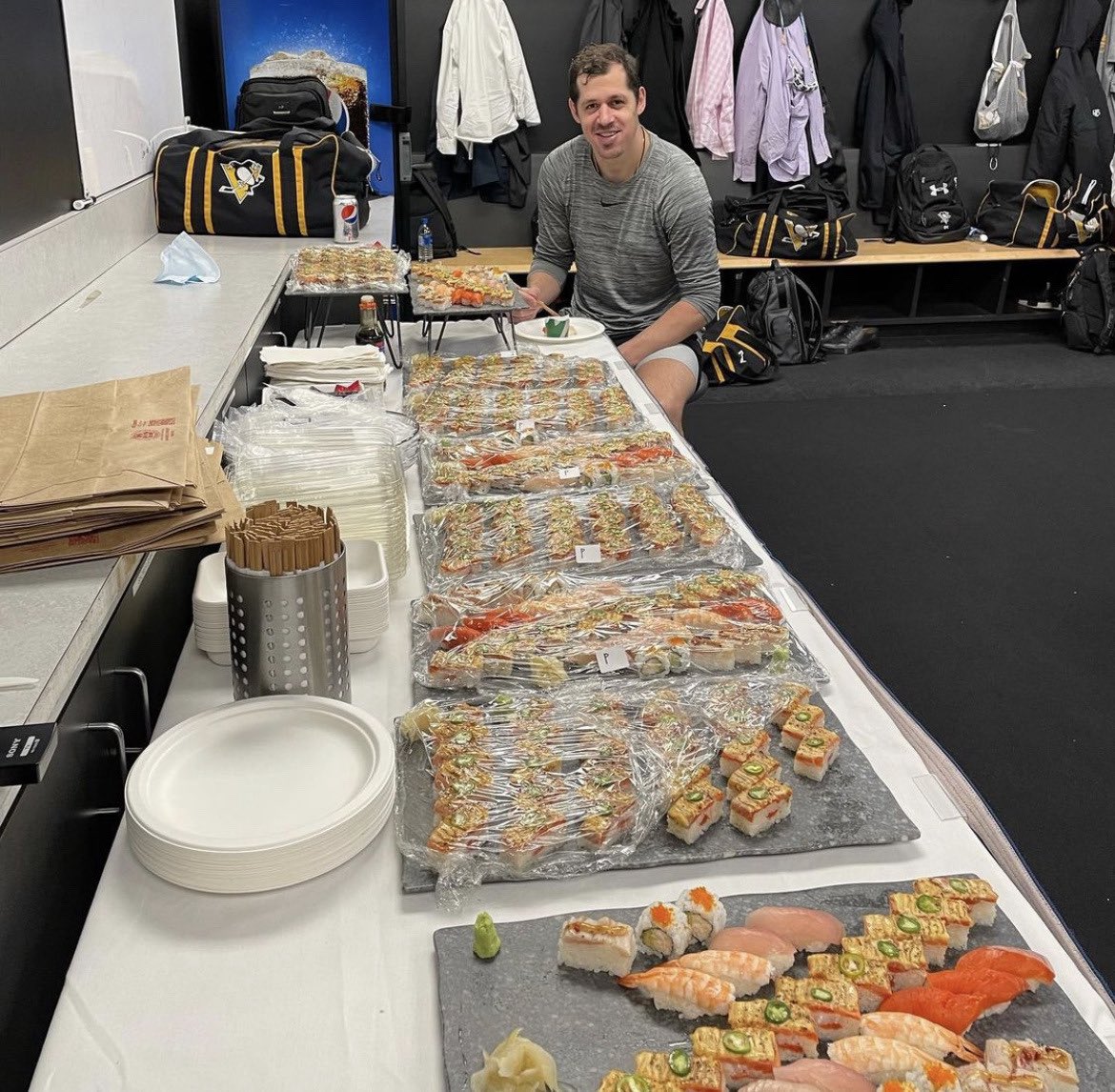 malkinmoonshot's tweet photo. big day for evgeni malkin https://t.co/4lL5pBxf2n