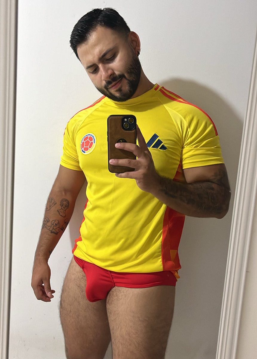 osorno032's tweet photo. Apoyando a mi selección 🇨🇴 🔥🫶🏼

#mundialdefútbol2026 #futbol #colombia https://t.co/RPEIUsKzk0