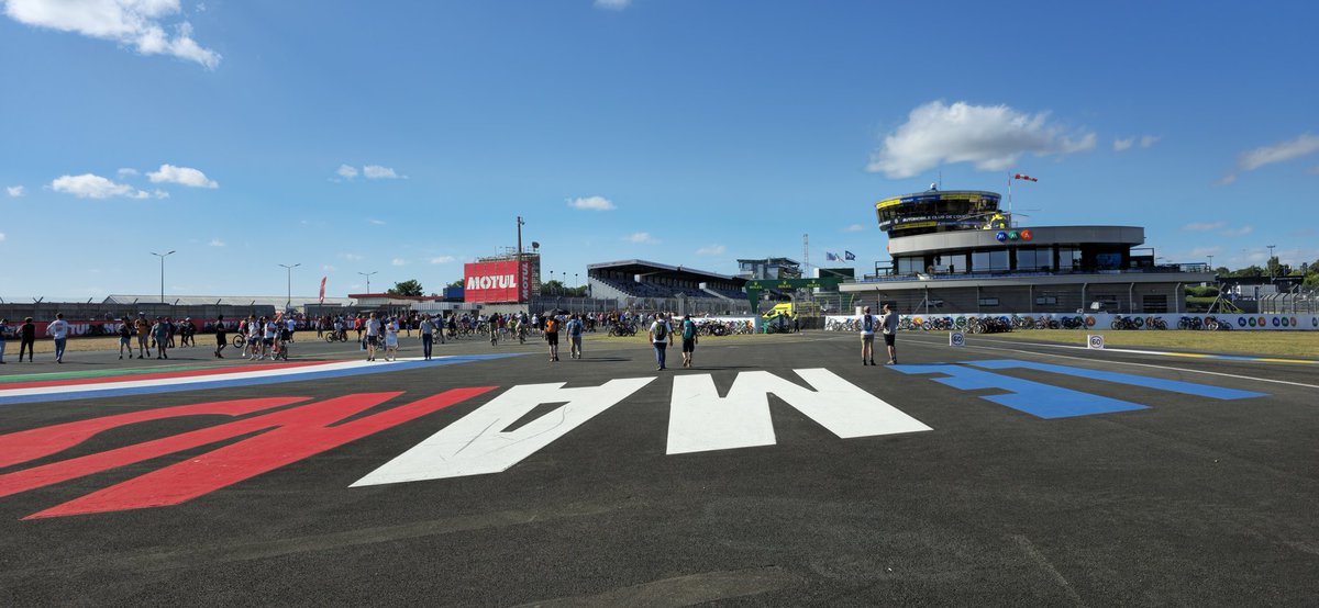 89_jokin's tweet photo. Hace tres años pise Lemans por primera vez en mi vida, me repeti a mi mismo que algún dia volvería, y tres años después, lo volvi a pisar, vivirlo con unos cuantos locos de @iracingsbs a sido una experiencia brutal. Volvere, seguro. #24hLeMans https://t.co/L9YspyLsoG
