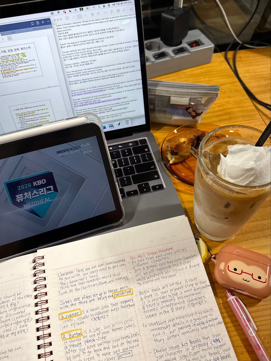 pagesofm's tweet photo. 시험도
두시간뒤면
끝
끝
끝
이얌 https://t.co/TMIJKImUm8