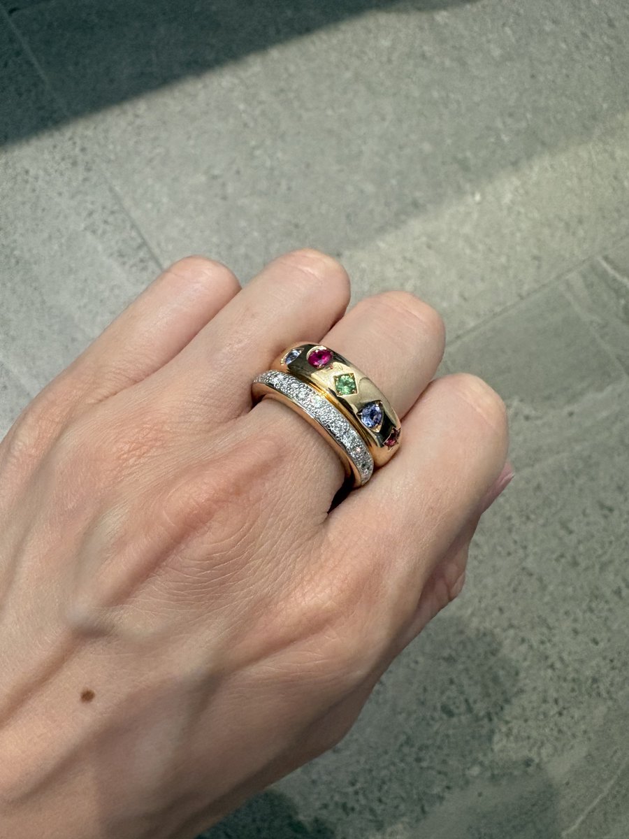 makejyo3's tweet photo. やっぱりこのコーデめちゃくちゃ合う

各々の相乗効果で単品より煌めいて見える

見るたびに「イコニカ最高、他いらんわ（嘘）」と思う https://t.co/1Tj9D6dSEz