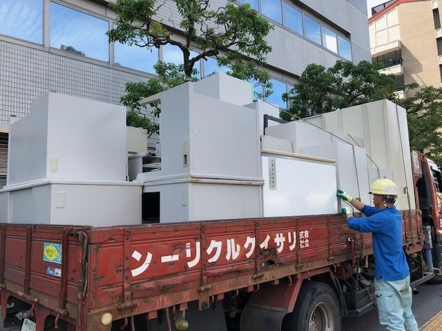 recycle_clean's tweet photo. 6月最終日！今月もたくさんのご依頼ありがとうございました✨ 明日から7月🎋夏本番に向けて暑くなりますので熱中症には十分お気をつけください💦 来月もリサイクルクリーンは静岡の街を綺麗にするため全力で走り回ります🚚💨 
#リサイクルクリーン #月末 #明日から7月 #企業公式相互フォロー https://t.co/VKibsJJul9