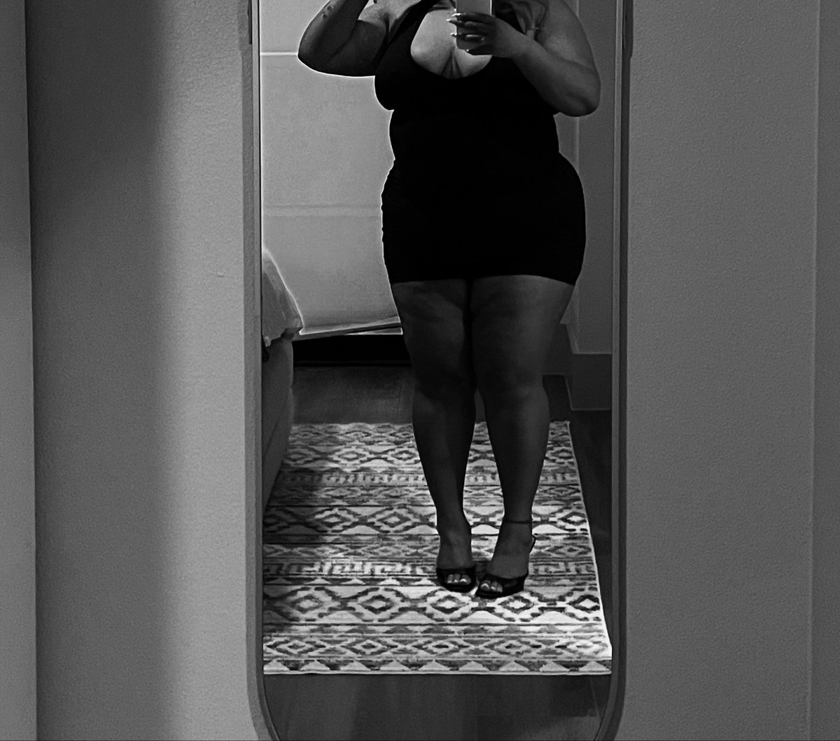 sajorluza's tweet photo. Can someone pay for my ozempic? I’m tired of being the fat friend >:;((

#dallas #dfw https://t.co/Ucenm18y4T