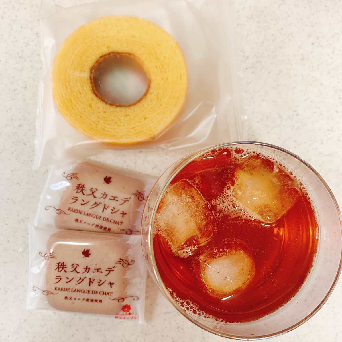 tanuppio's tweet photo. コストコバウムと頂き物のラングドシャ(ദി⸝⸝◜࿀◝ ⸝⸝) https://t.co/ZbRLEinzMk