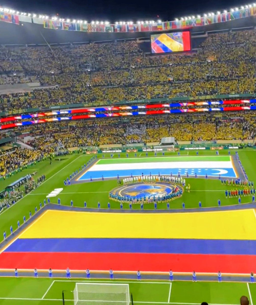 MXESTADIOS's tweet photo. 80,824 Aficionados llenaron el Azteca.
Cifra oficial de FIFA.
¿Será está la más grande concentración de colombianos en un estadio en la historia?
En su país no hay estadios de este tamaño. 

Algún colombiano que pueda ayudar al dato? https://t.co/2H0vt3g47z