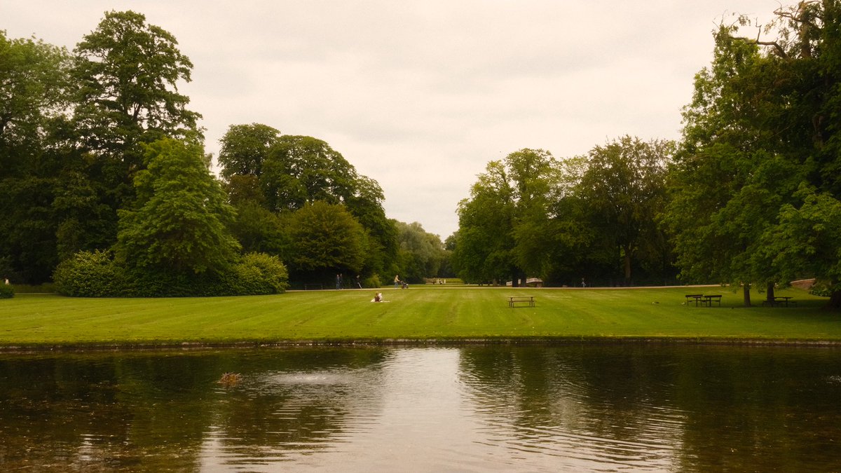 catto__'s tweet photo. อีกหนึ่ง public park ที่ใหญ่มากๆในโคเปนเฮเกนคือ Frederiksberg Have ทึกครั้งที่มาโคเปนเราก็จะชอบมาเดินเล่นในนี้ รู้สึกว่าสวนมันชิลดีมากๆ มาแต่ละseason บรรยากาศก็ต่างๆกันไป 

รอบนี้มาช่วง summer เลยได้มานั่งเรือรอบสวน คนละ 60DKK มีคนพายให้ รู้สึกว่าคุ้มที่จ่ายมากๆ เพราะได้เหมือนนั่งเรื่องราวไปเรื่อยๆ และชอบคนเดนิชที่เขามักจะชวนคุยไปเรื่อยๆอ่ะ 

#cattoxcph #copenhagen #denmark