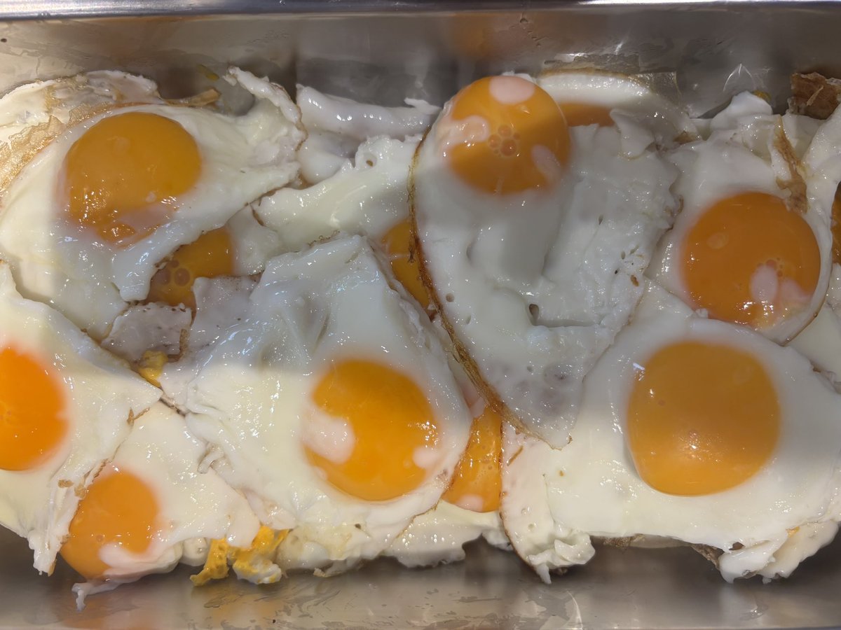草間弥生的目玉焼き🍳 完成プレート美味しそうすぎた。 流石ににゃん