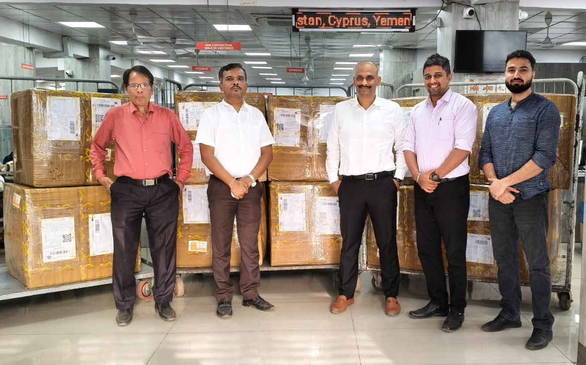 cpmgmaharashtra's tweet photo. 📦 Another Bulk Cargo Success for IBC Mumbai!

IBC Mumbai has successfully booked another bulk cargo shipment – 350 kgs of textile cargo destined for the UK. 🇮🇳➡️🇬🇧

#IBCMumbai #IndiaPost #BulkCargo #TextileExports #UKExports #InternationalShipping #Logistics #ExportBusiness https://t.co/1MjR0fElr1