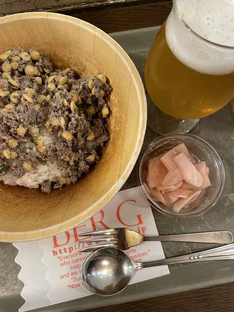 satokoguma's tweet photo. 昨日の仕事終わり。ブラッスリーデューデュシエルの天国の白で一気に天国気分！ジビエ丼、豆がプチプチ楽しい、爽やか！新生姜のピクルス、とても心地よい〜
良い食事だった。。
食べた後は身も心も軽やかに帰れました🪽 https://t.co/jVR9Qrii0l