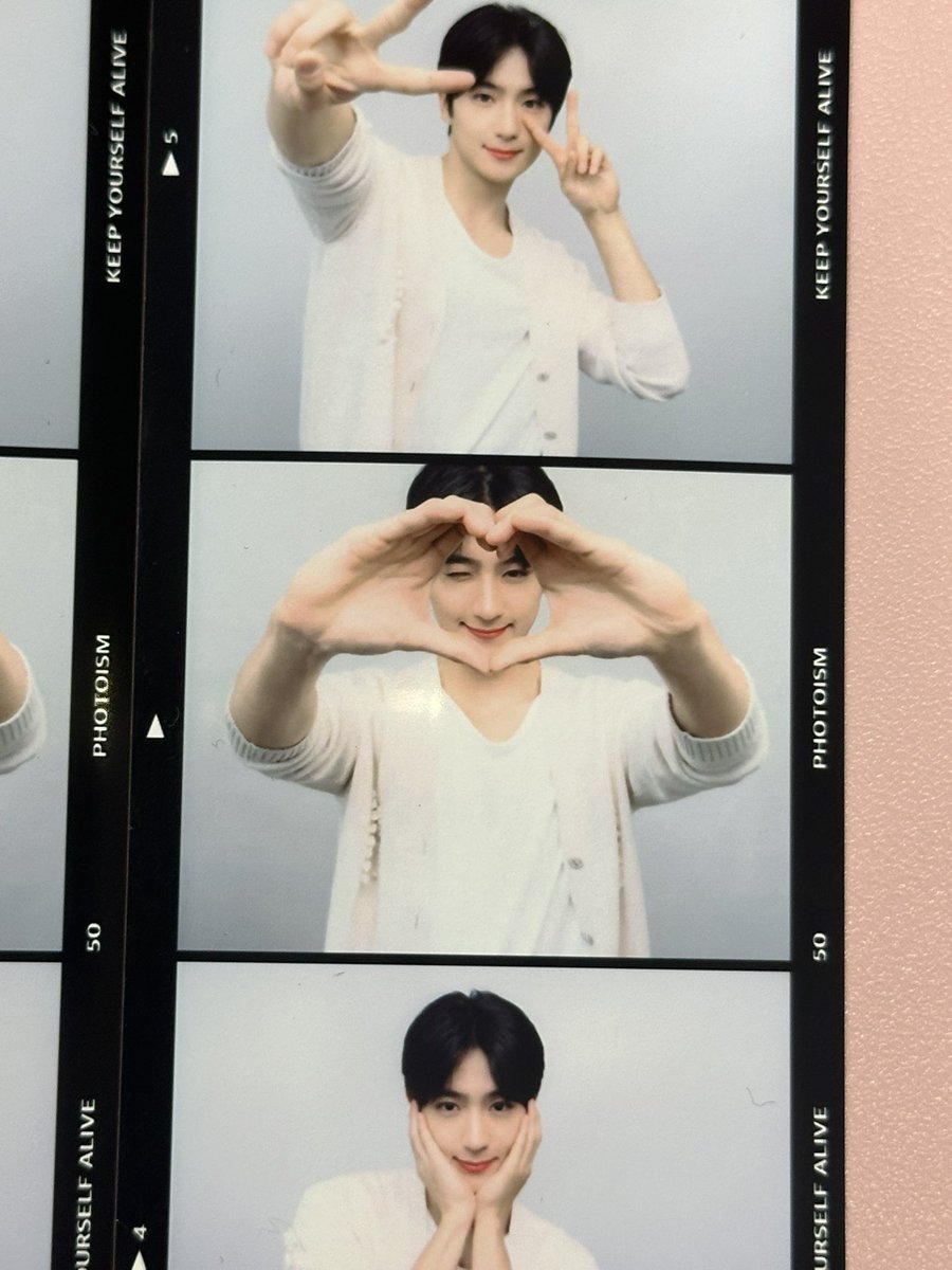 _cutenow's tweet photo. 이거 진짜 ㄴㅁ 예뿌다 ㅜㅜ
포즈장인답다 완전 잘함
하트안에 가둬놓고 윙크까지함 ㅜㅜ https://t.co/uVndtYQcf8