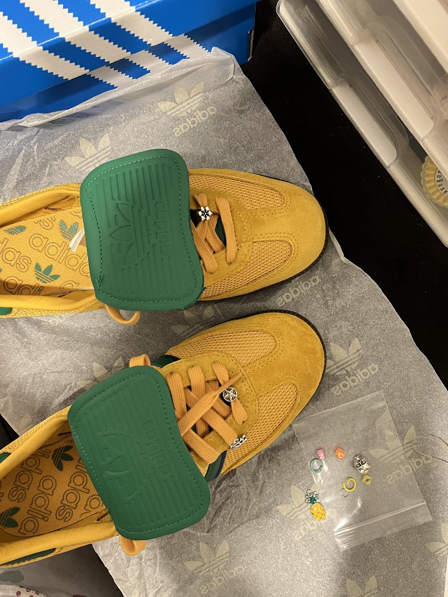 imsoboriing's tweet photo. ส่งต่อ samba og size 40-41 cm 2600฿(from4300) ค่าส่ง30฿ ใส่1ครั้ง มีจี้เเถมให้ค่า สนใจเดมมานะค่า ✅✅

#ส่งต่อ #ส่งต่อรองเท้า #ส่งต่อรองเท้าadidas #ส่งต่อมือสอง #ส่งต่อsamba #sambaog #ส่งต่อของใช้ #ส่งต่อรองเท้ามือสอง #รองเท้าผ้าใบมือสองของแท้ #SAMBA https://t.co/BNHhuM9ak9