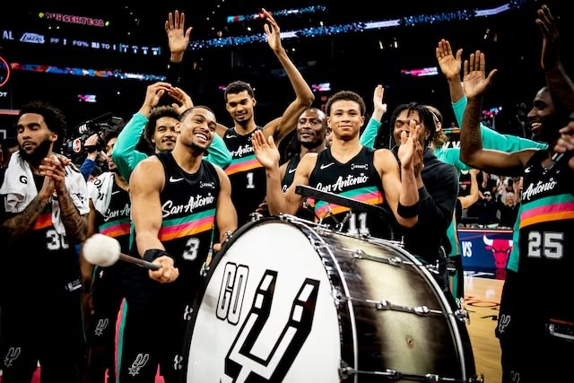 spursarchives's tweet photo. https://t.co/BdRpsTHqoh