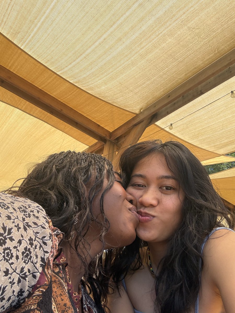 alysolrose's tweet photo. happy pride https://t.co/rnjYPfIE1S