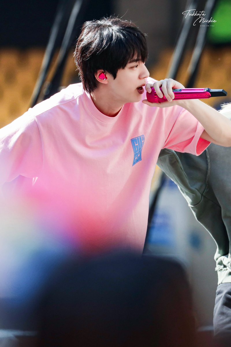 Tukkatamickie37's tweet photo. BUSAN Day 1 🎤

#BTS #방탄소년단 #JIN
#BTS_WORLDTOUR_ARIRANG
#BTS_WORLDTOUR_ARIRANG_BUSAN

📌 https://t.co/g5MkobgBVl https://t.co/OVj6YbQHKh