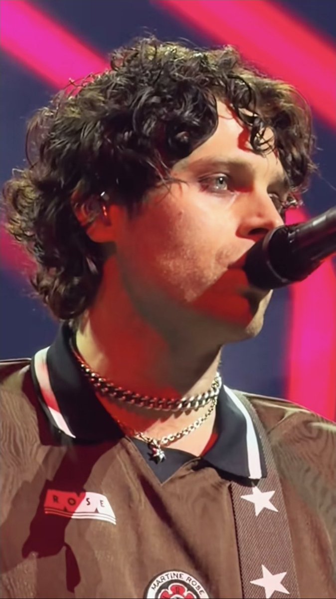 evolve_LFTV's tweet photo. when the category is prettiest eyes but this guy shows up https://t.co/Vp83gAkgKx