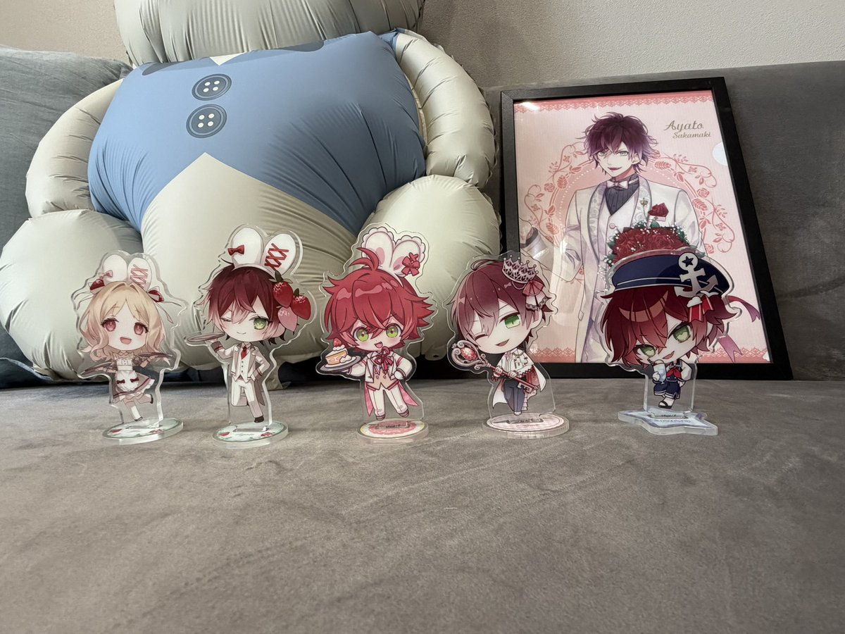 kuromitukinakoi's tweet photo. リチェリ組とかみんな連れて行って
アヤト君迎えに行きまして〜💕💕

カードのメッセージ良かったです
ケーキも美味しかったし推しドリンクも良き！ドリンクは持ち帰らせて頂きました
1人で乗り込んだのでこの量開けて飲み切れる自信なかったので🥺 https://t.co/kHvx4RoI3D