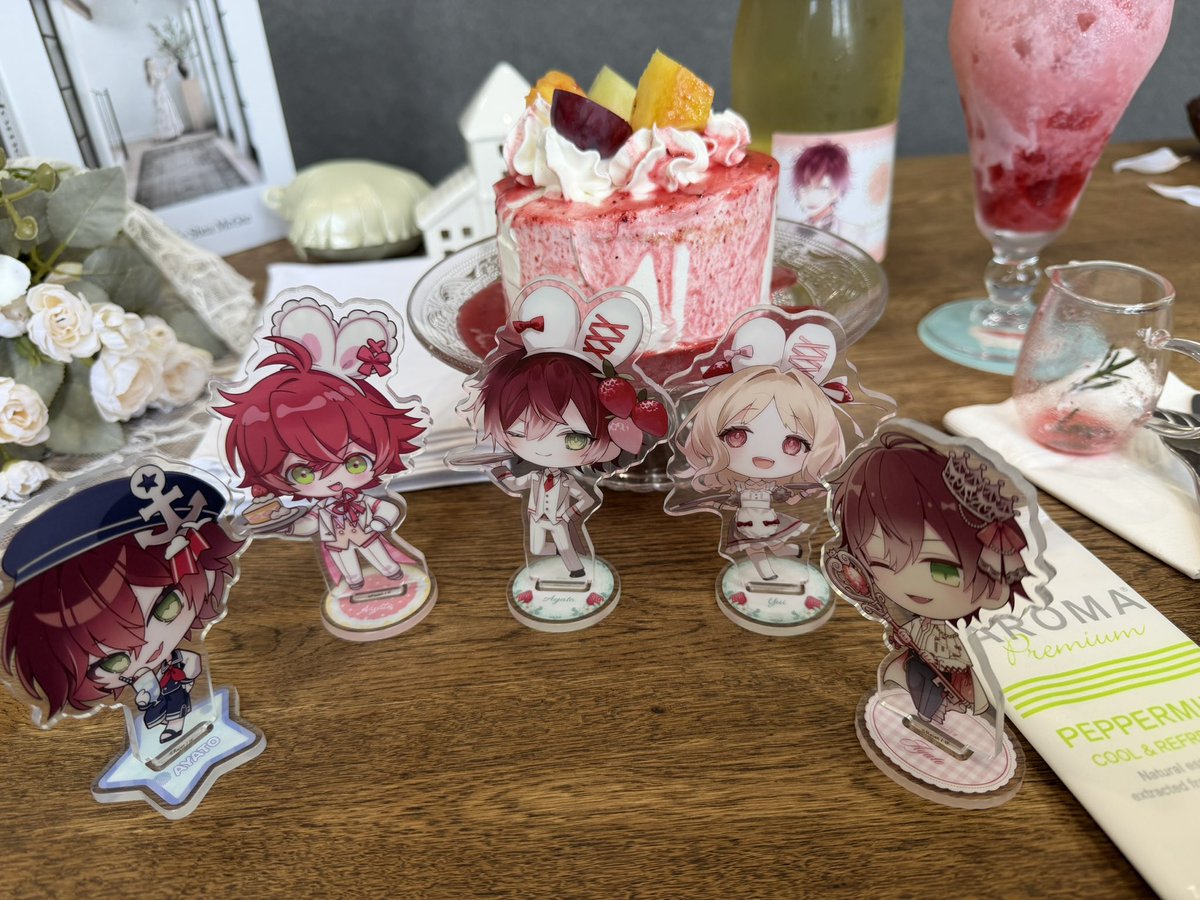 kuromitukinakoi's tweet photo. リチェリ組とかみんな連れて行って
アヤト君迎えに行きまして〜💕💕

カードのメッセージ良かったです
ケーキも美味しかったし推しドリンクも良き！ドリンクは持ち帰らせて頂きました
1人で乗り込んだのでこの量開けて飲み切れる自信なかったので🥺 https://t.co/kHvx4RoI3D