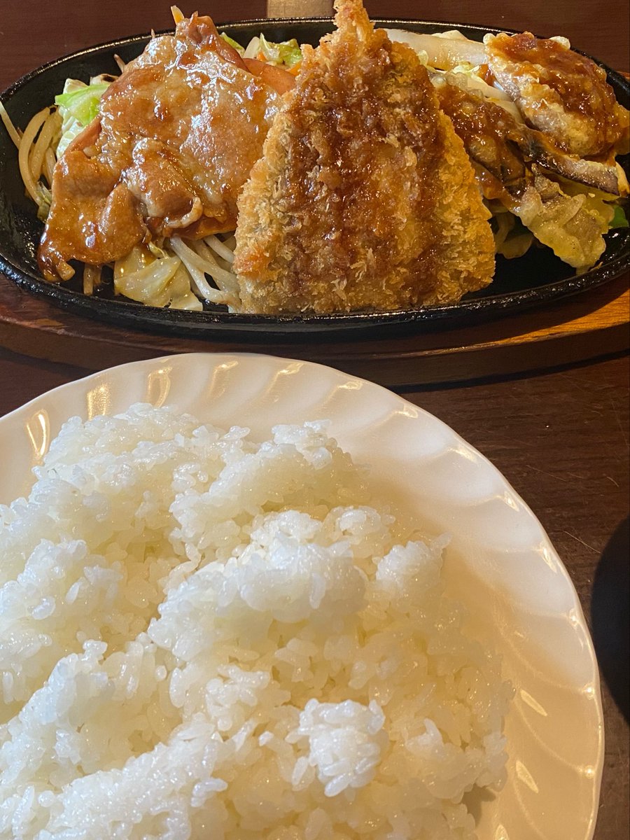 sebone3_ccb's tweet photo. ランチは混んでてなかなか行けないお店🍴ミックスフライを久々にいただきましたぁ😍ライスはデフォルトで大盛り😅
ごちそうさまでしたぁ🍀 https://t.co/tpDzGiZR8M