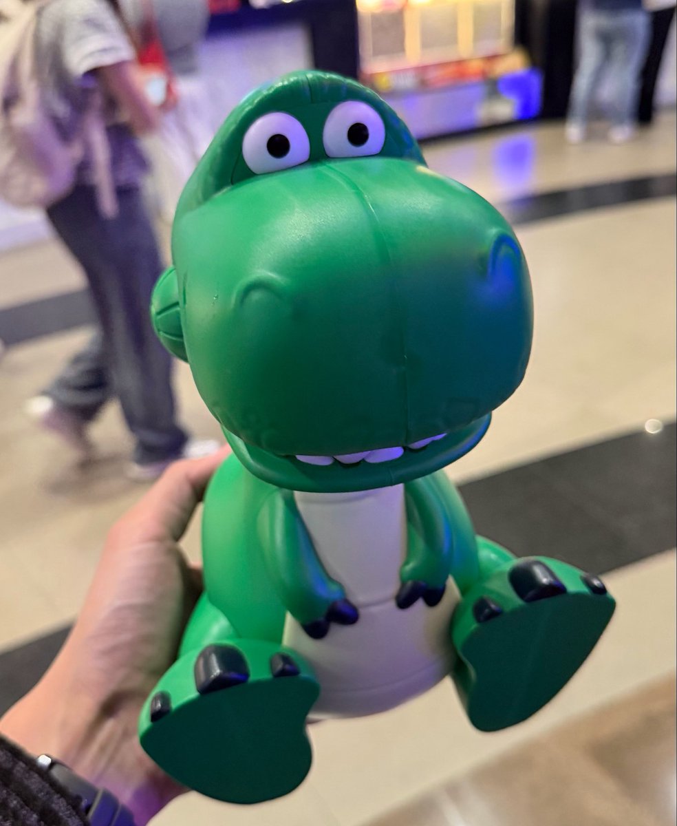 iconnnz's tweet photo. ถัง popcorn กับแก้วน้ำของเมเจอร์ น่ารักจนต้องซื้อเก็บ 🫠 https://t.co/mq9cw1zajX