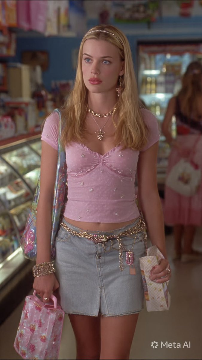 VistaVoid's tweet photo. The dream Y2K wardrobe https://t.co/PQ6ILJfzmb