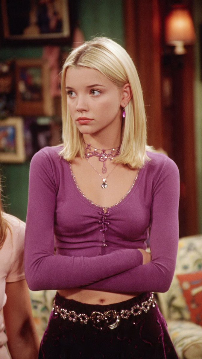 VistaVoid's tweet photo. The dream Y2K wardrobe https://t.co/PQ6ILJfzmb