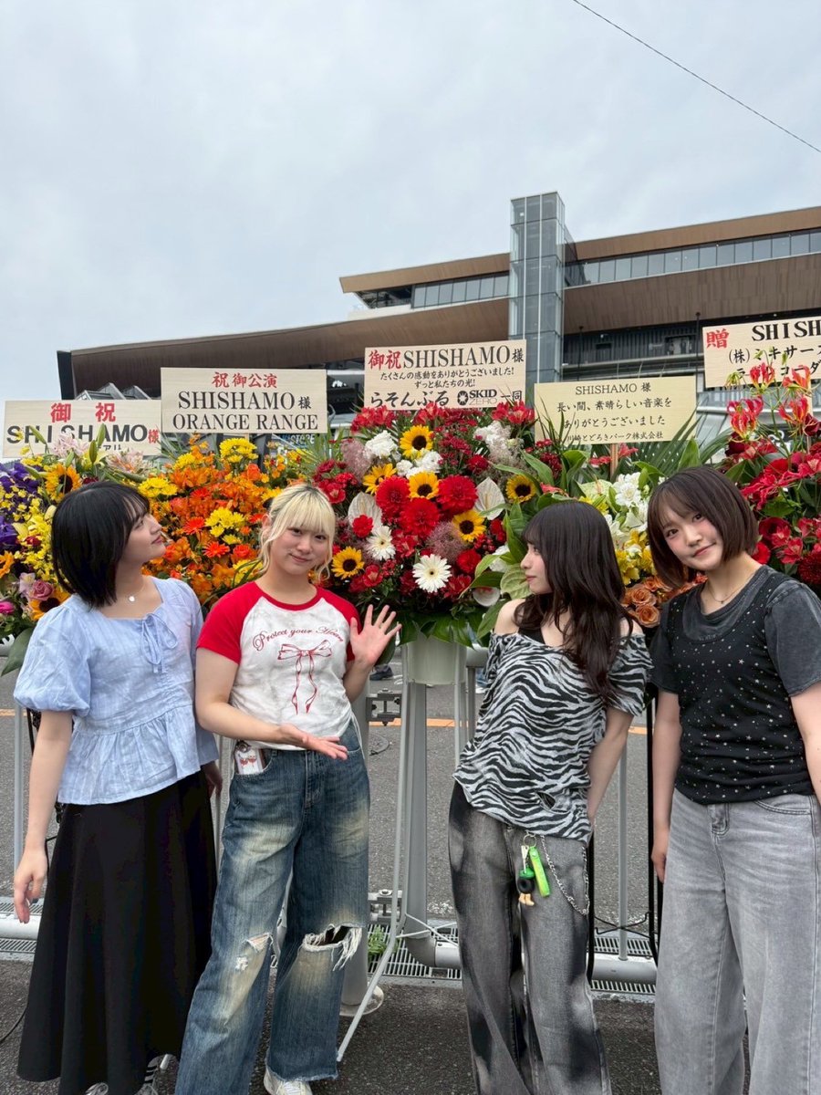 sora_rassemble's tweet photo. 本当にかっこよかったな
きっと自分が活動終了するときには大泣きで歌なんて歌えないんだろうなって思う。(終了しないけど...)
最後まで笑顔で最後まで強く最後までカッケェ女でいてくれて本当にありがとうという気持ちでいっぱいです。
もうずっと運命と呼んでもいいですかで泣いてる。 https://t.co/m7OBqqkWmc